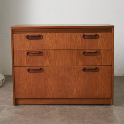 英国 ヴィンテージ 3段 チェスト