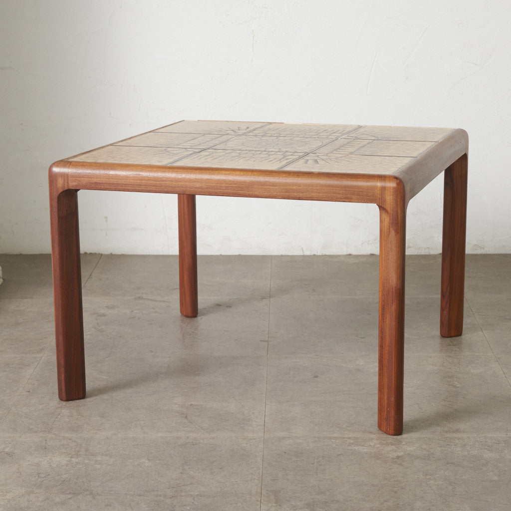 タイルトップ コーヒーテーブル