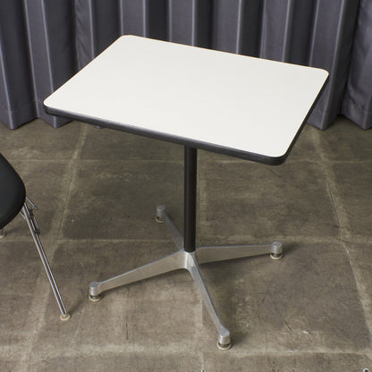 イームズ コントラクトベース テーブル