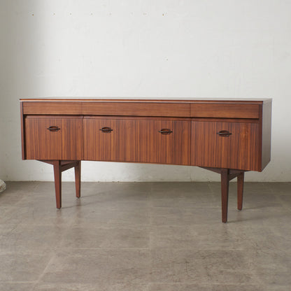 英国ヴィンテージ サイドボード