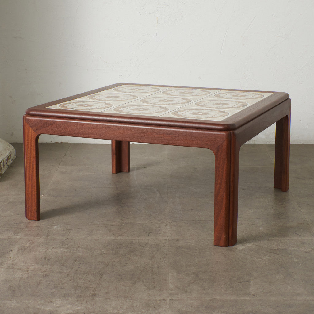 タイルトップ コーヒーテーブル