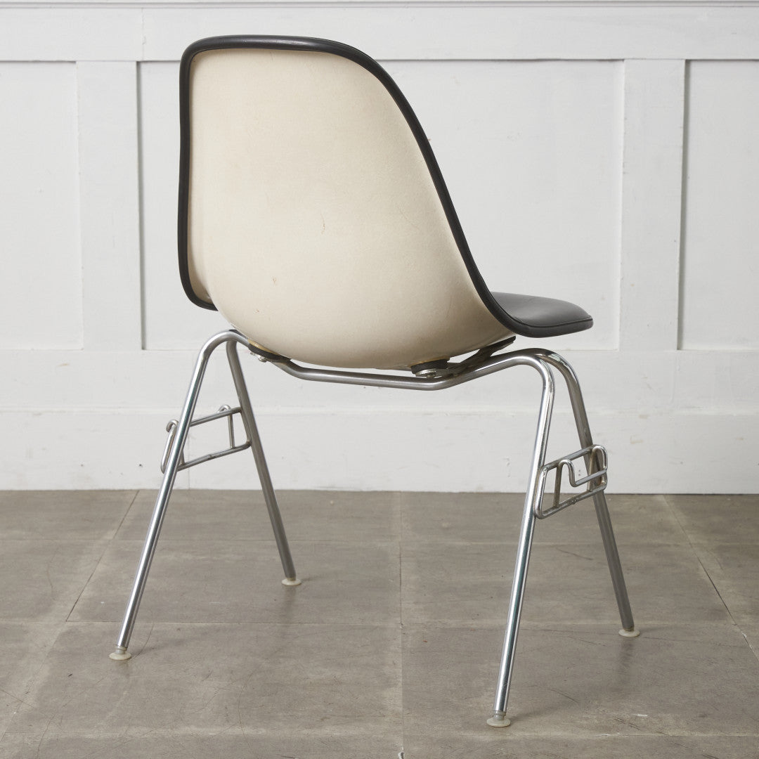 サイドシェルチェア スタッキングベース