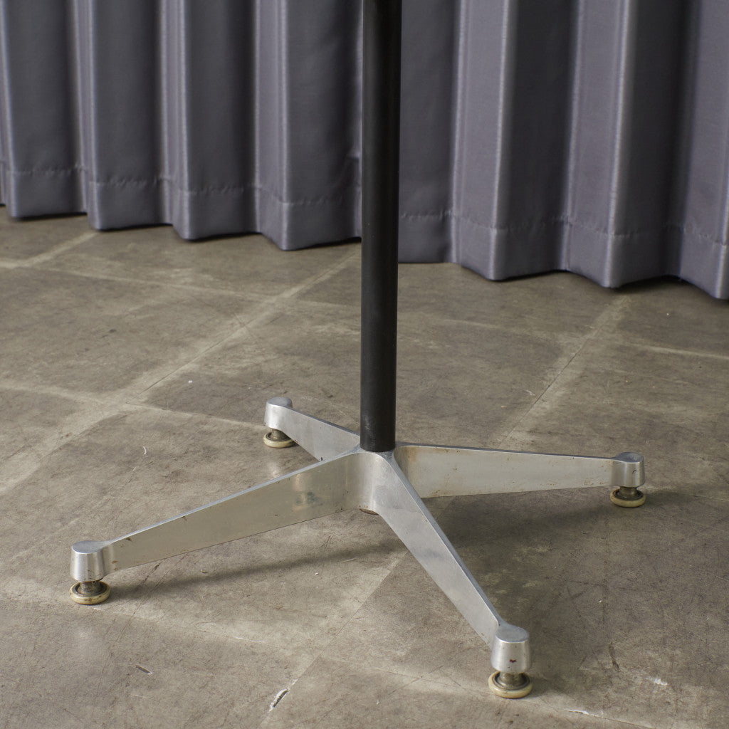 イームズ コントラクトベース テーブル