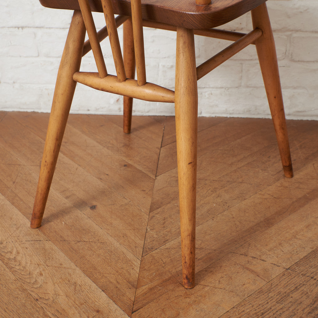 スティックバックチェア