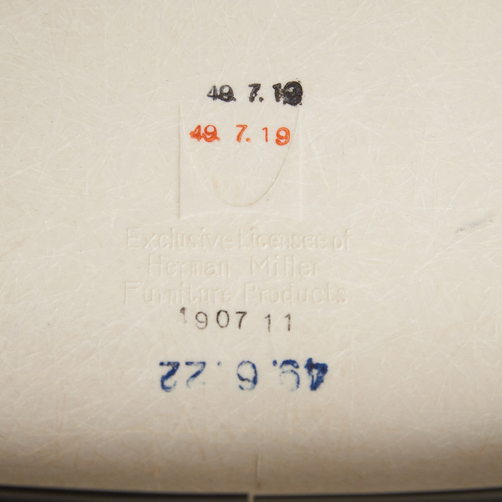 サイドシェルチェア スタッキングベース