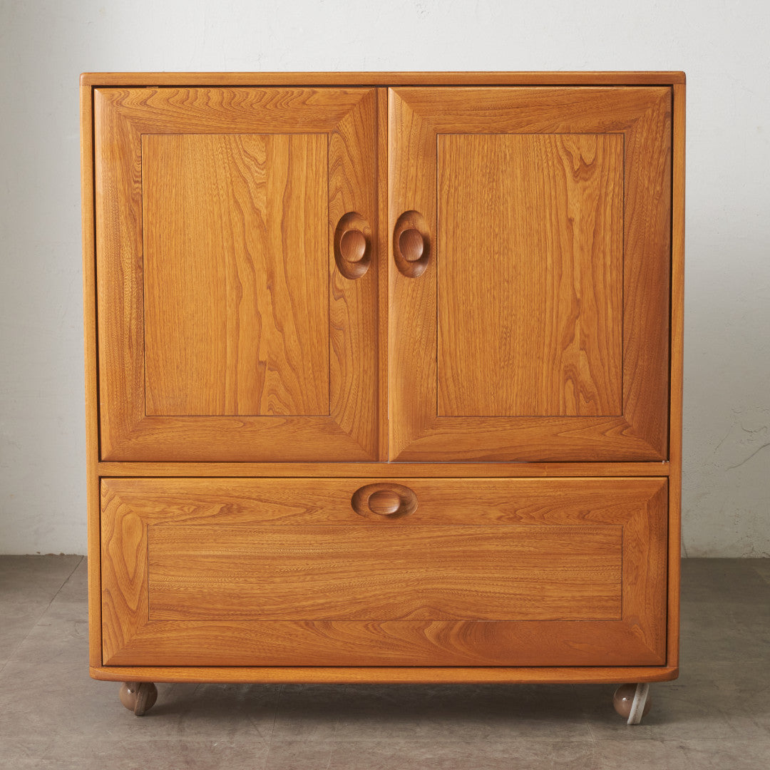 ウィンザー テレビキャビネット