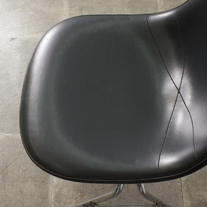 サイドシェルチェア スタッキングベース