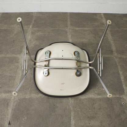 サイドシェルチェア スタッキングベース