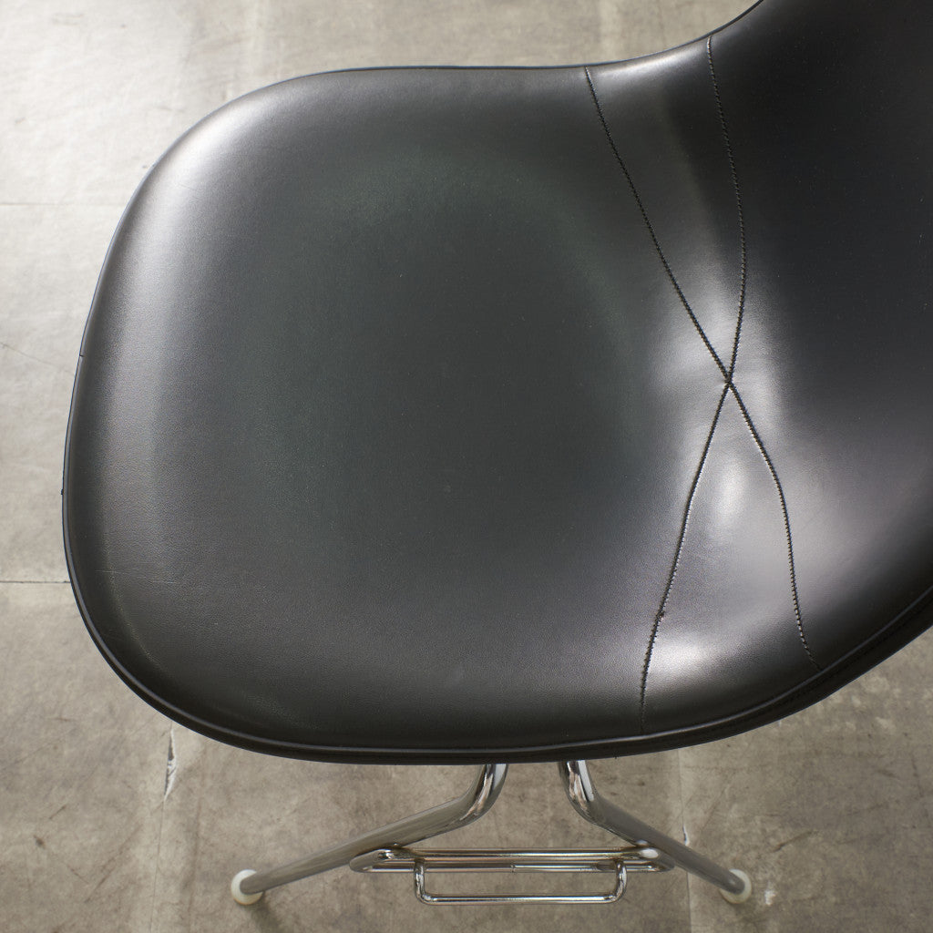 サイドシェルチェア スタッキングベース