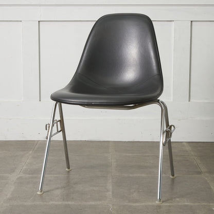 サイドシェルチェア スタッキングベース