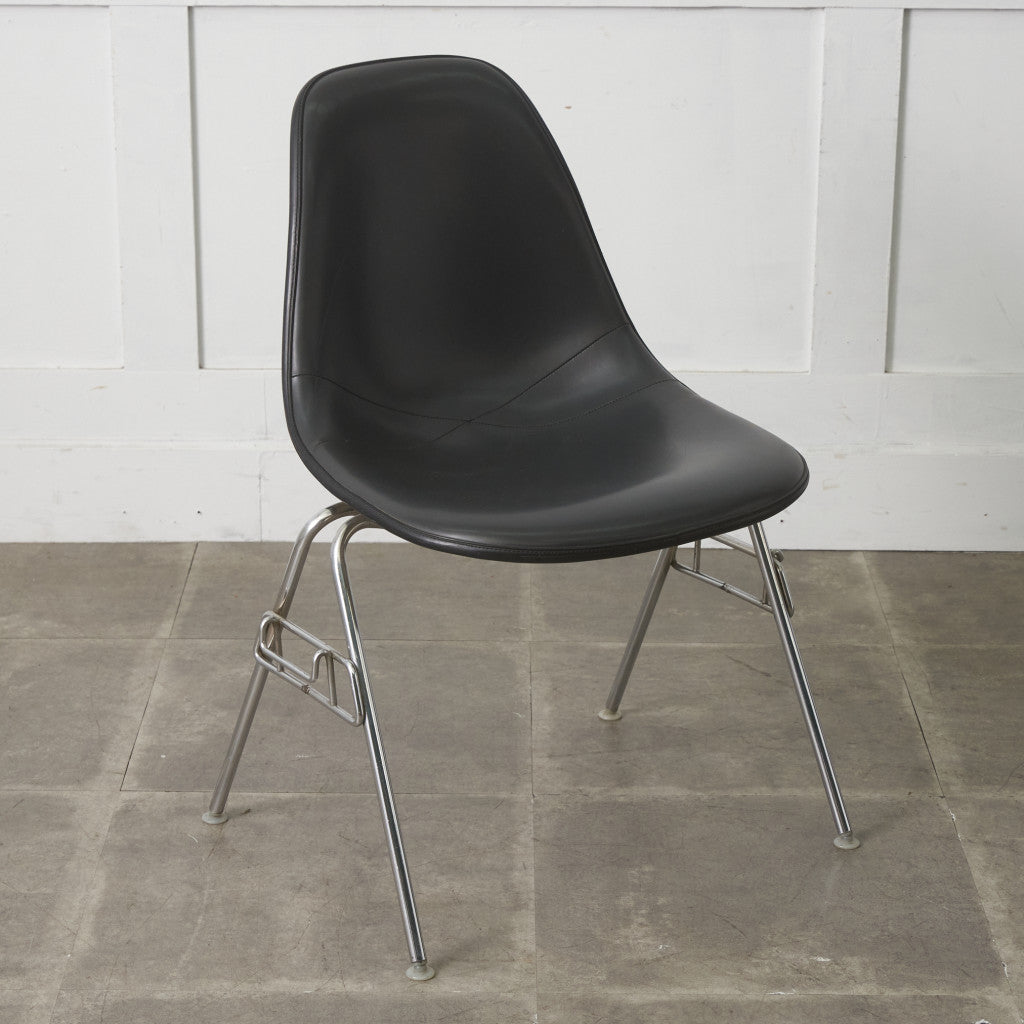 サイドシェルチェア スタッキングベース