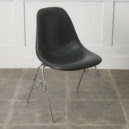 サイドシェルチェア スタッキングベース