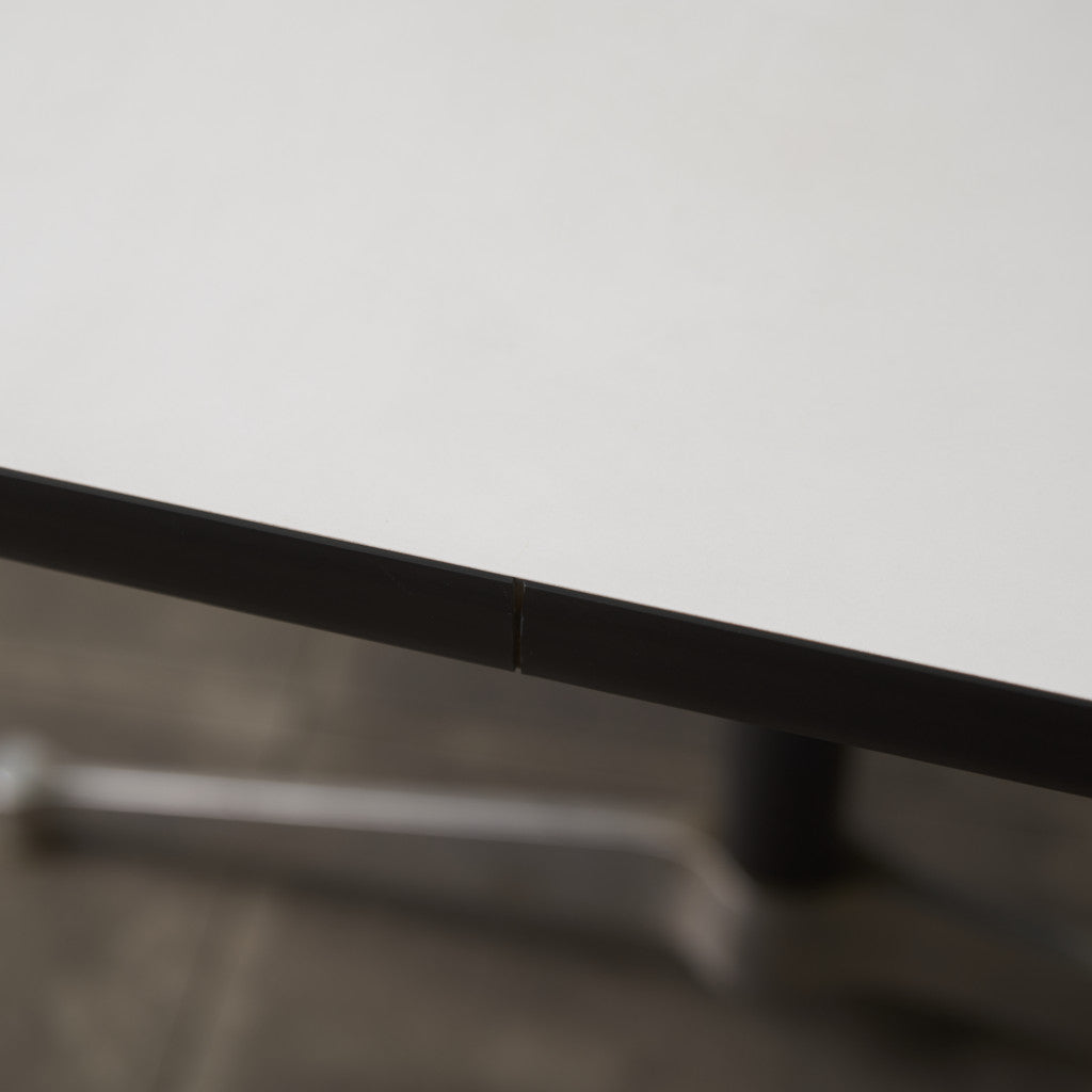 イームズ コントラクトベース ミーティングテーブル