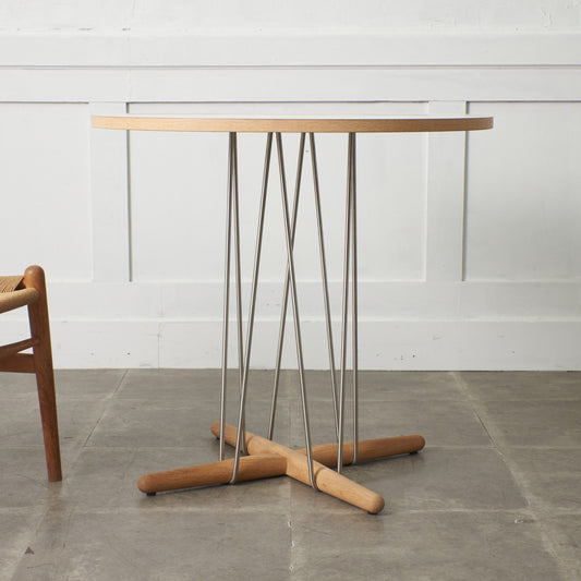 Embrace テーブル E020