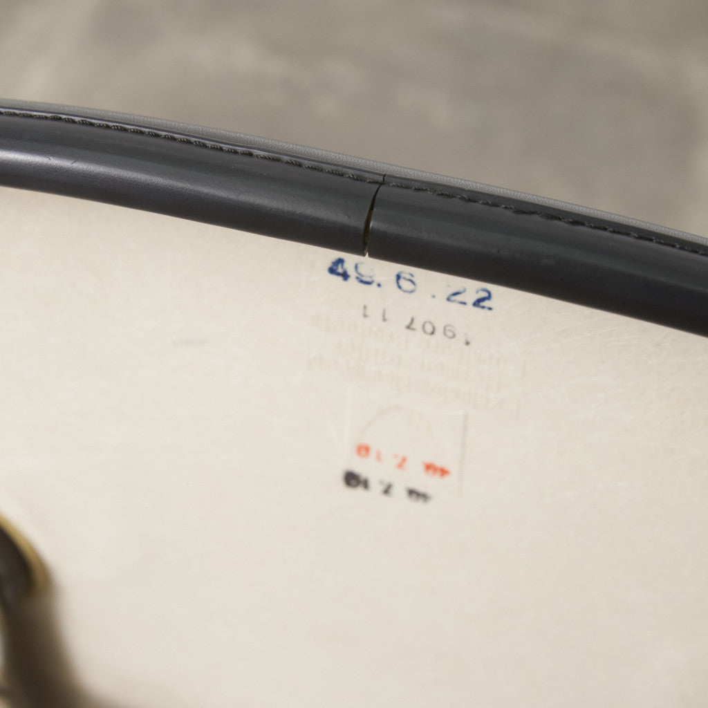 サイドシェルチェア スタッキングベース