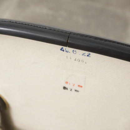 サイドシェルチェア スタッキングベース