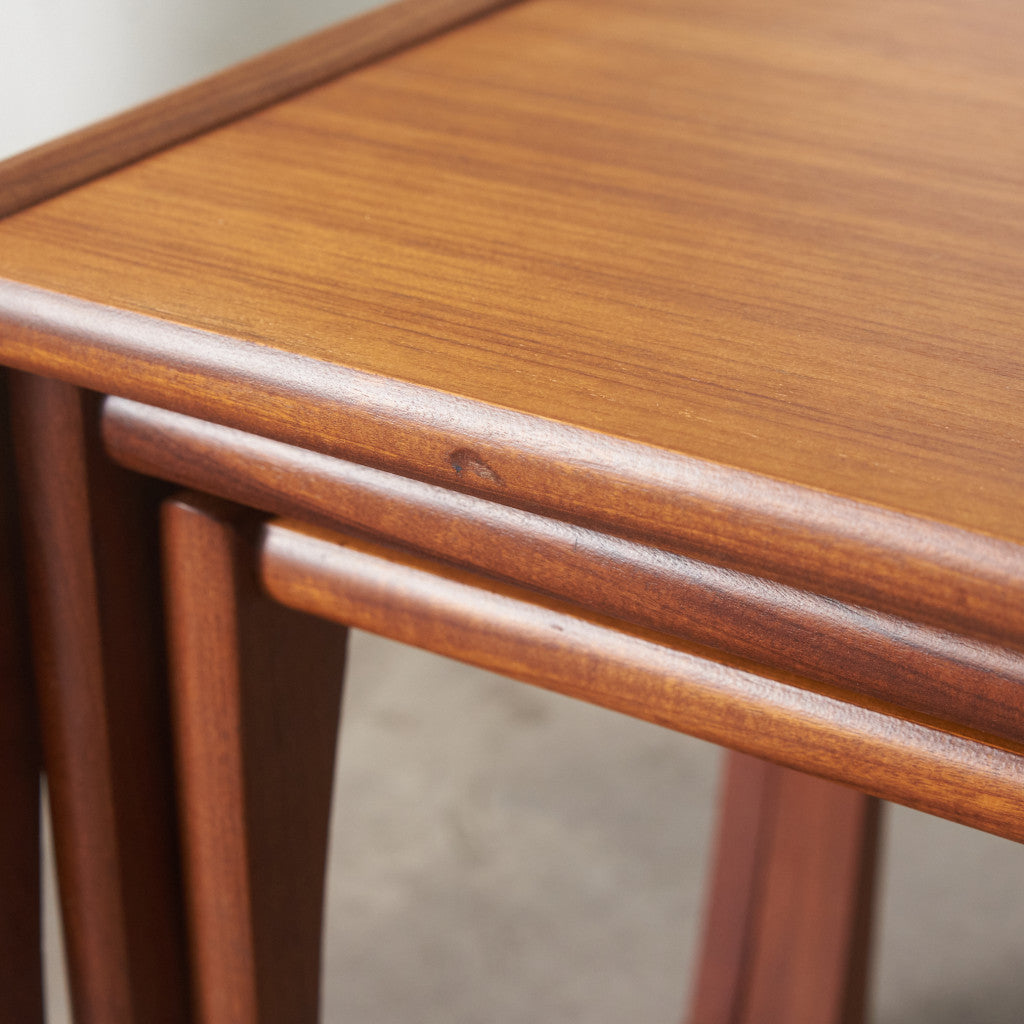 Quadrille ヴィンテージ ネストテーブル