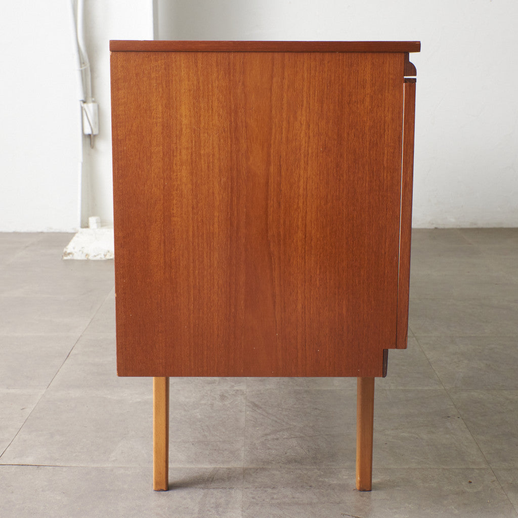 英国ヴィンテージ サイドボード