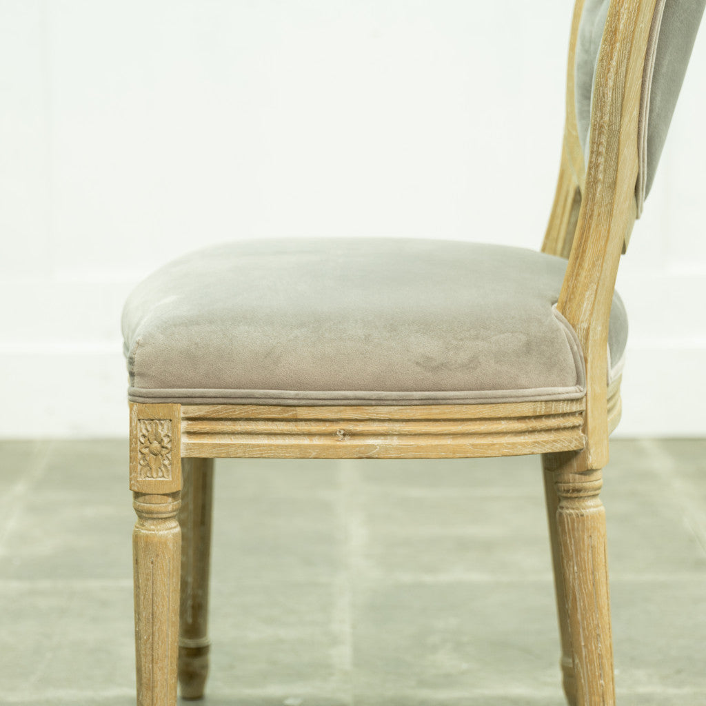 バルーンバックチェア