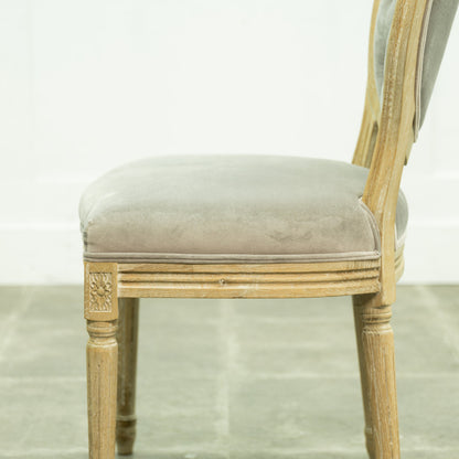 バルーンバックチェア