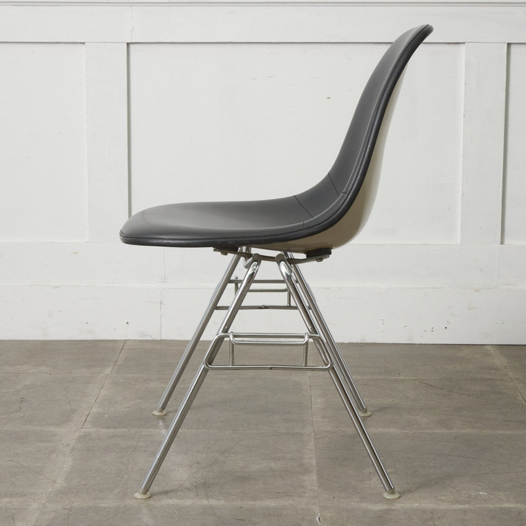 サイドシェルチェア スタッキングベース