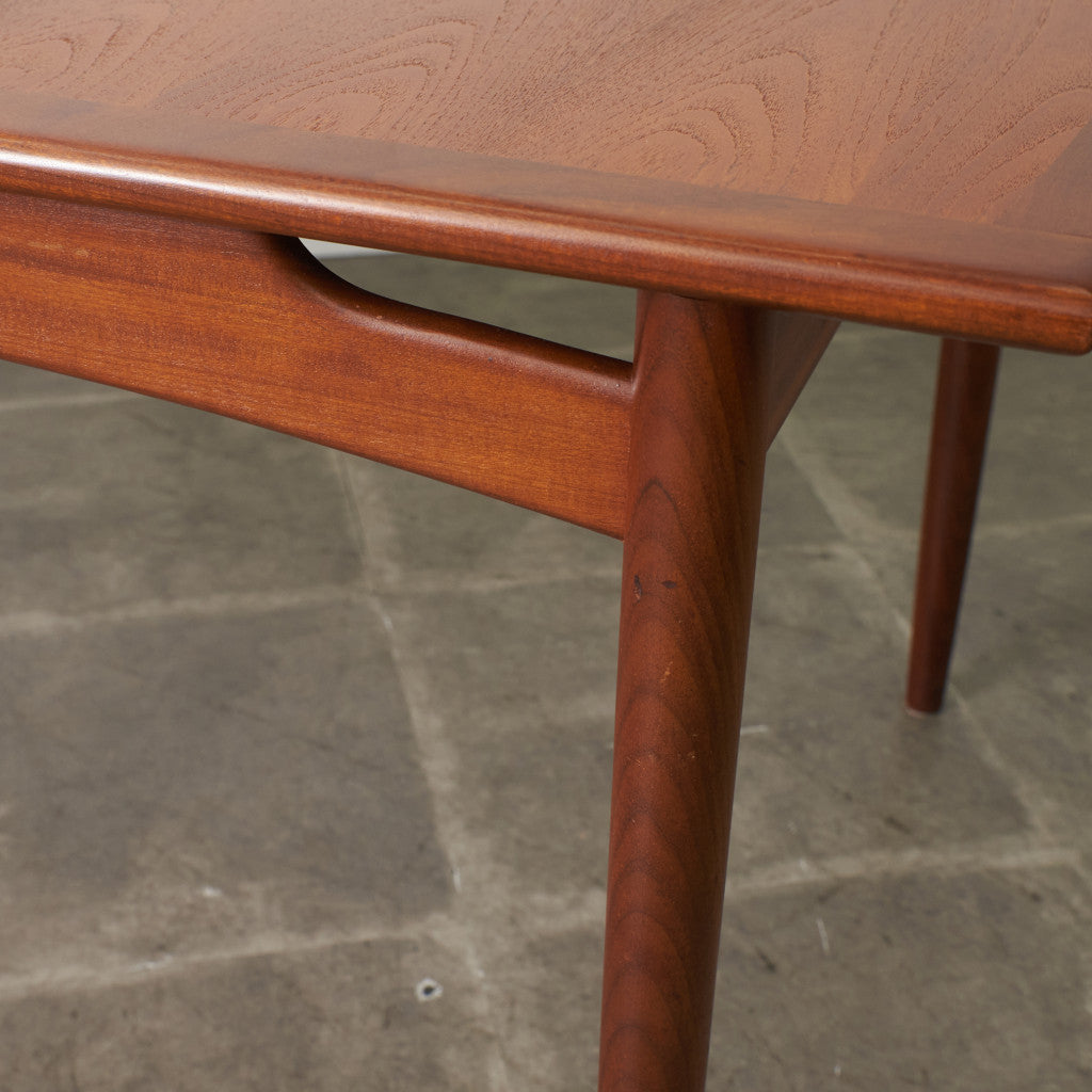 ブラジリア ダイニングテーブル