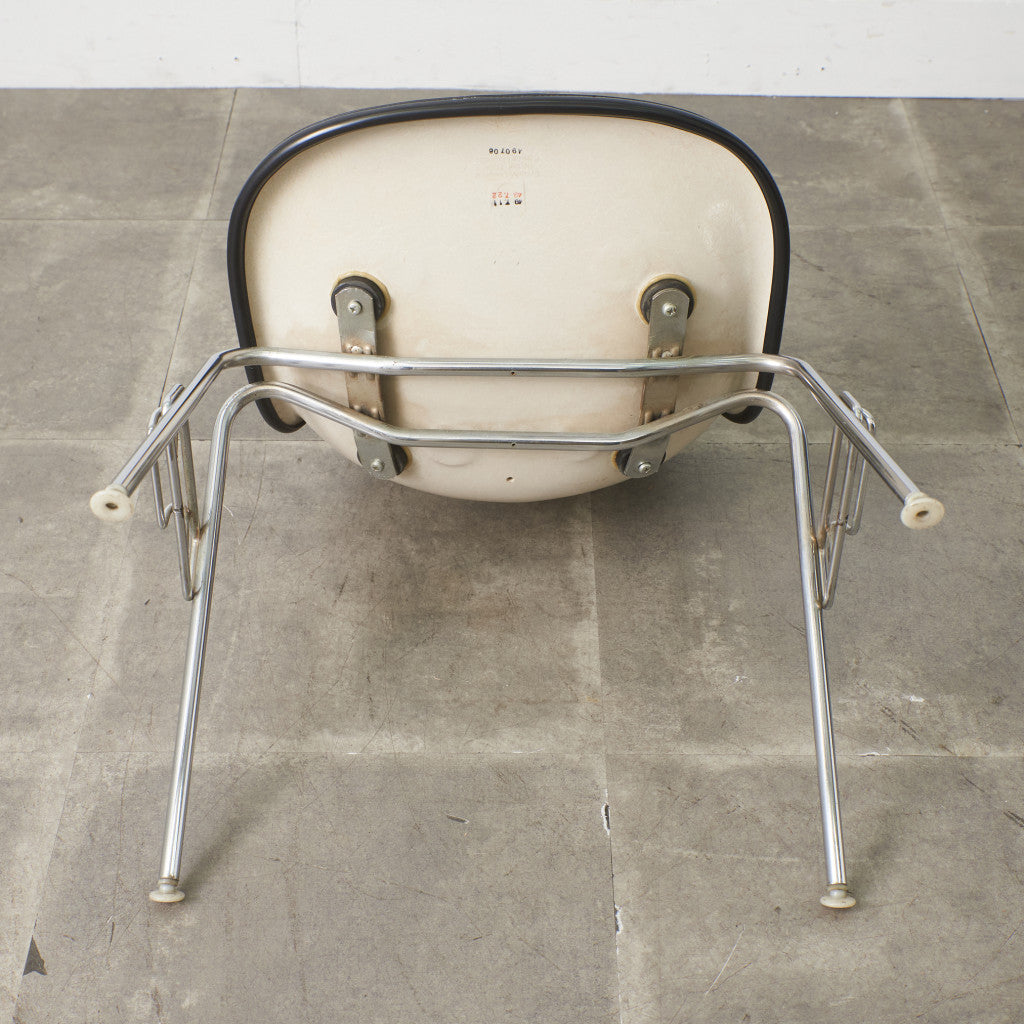 サイドシェルチェア スタッキングベース