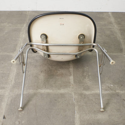 サイドシェルチェア スタッキングベース