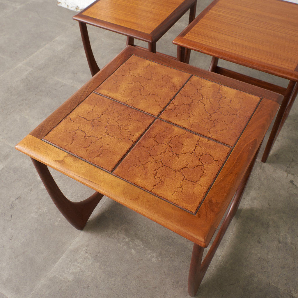 Astro セラミックタイルトップ ネストテーブル