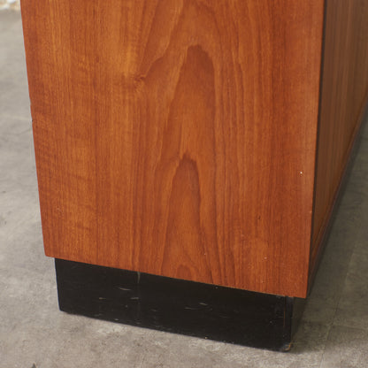 英国ヴィンテージ ナローガラスキャビネット