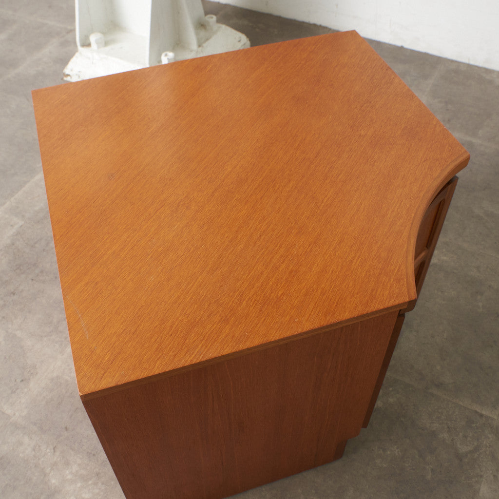 ヴィンテージ 凹型コーナーキャビネット