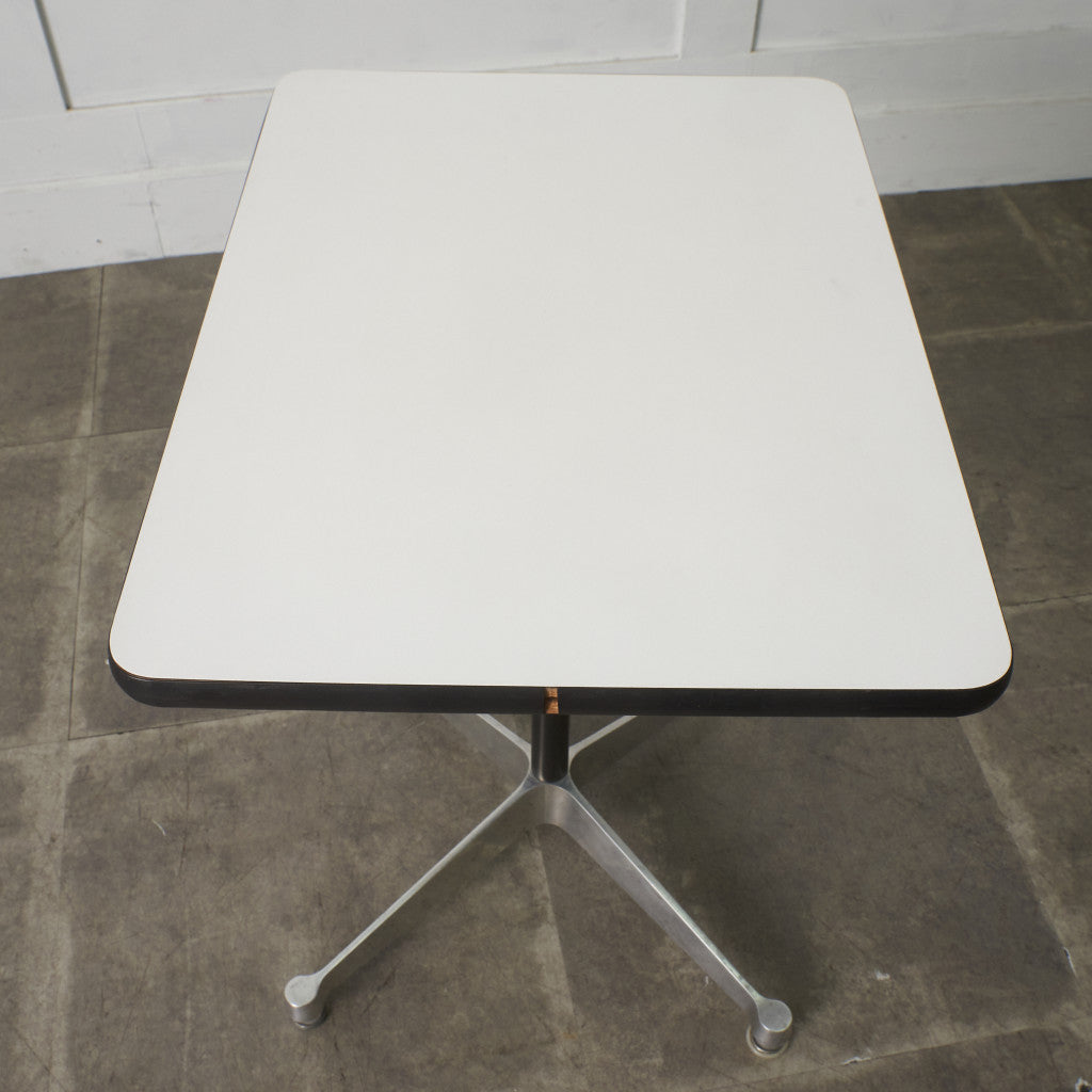 イームズ コントラクトベース テーブル