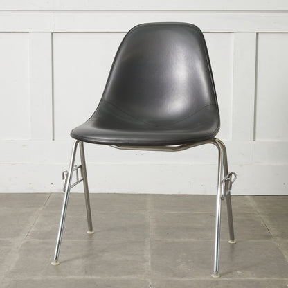 サイドシェルチェア スタッキングベース