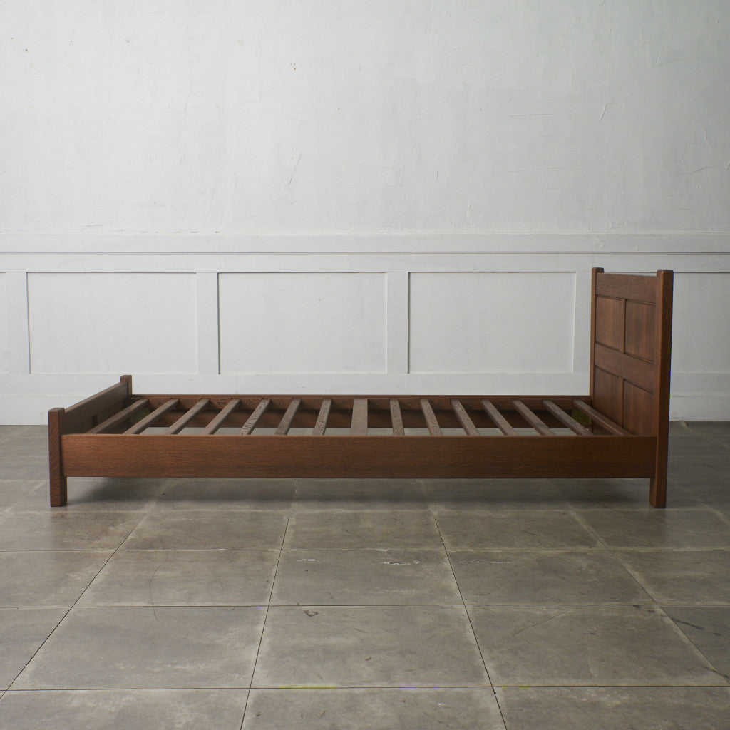 クラシック ベッドフレーム / シングルサイズ