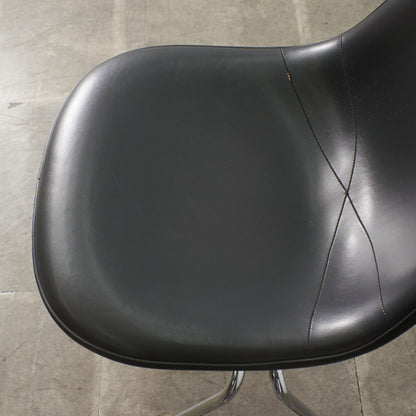 サイドシェルチェア スタッキングベース