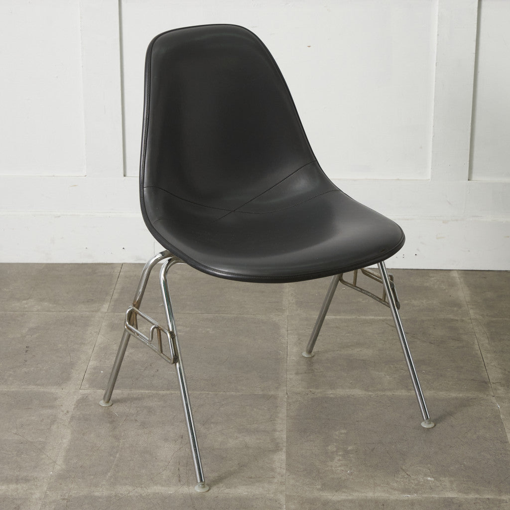 サイドシェルチェア スタッキングベース