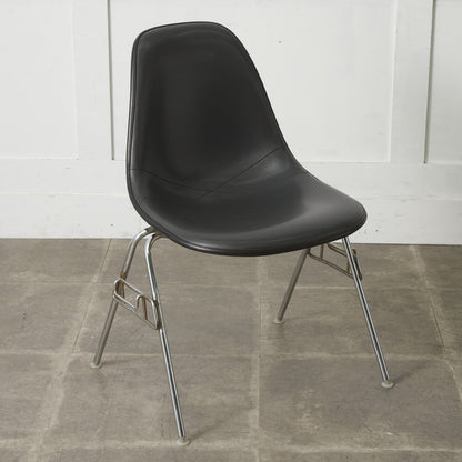 サイドシェルチェア スタッキングベース