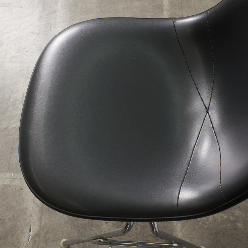 サイドシェルチェア スタッキングベース