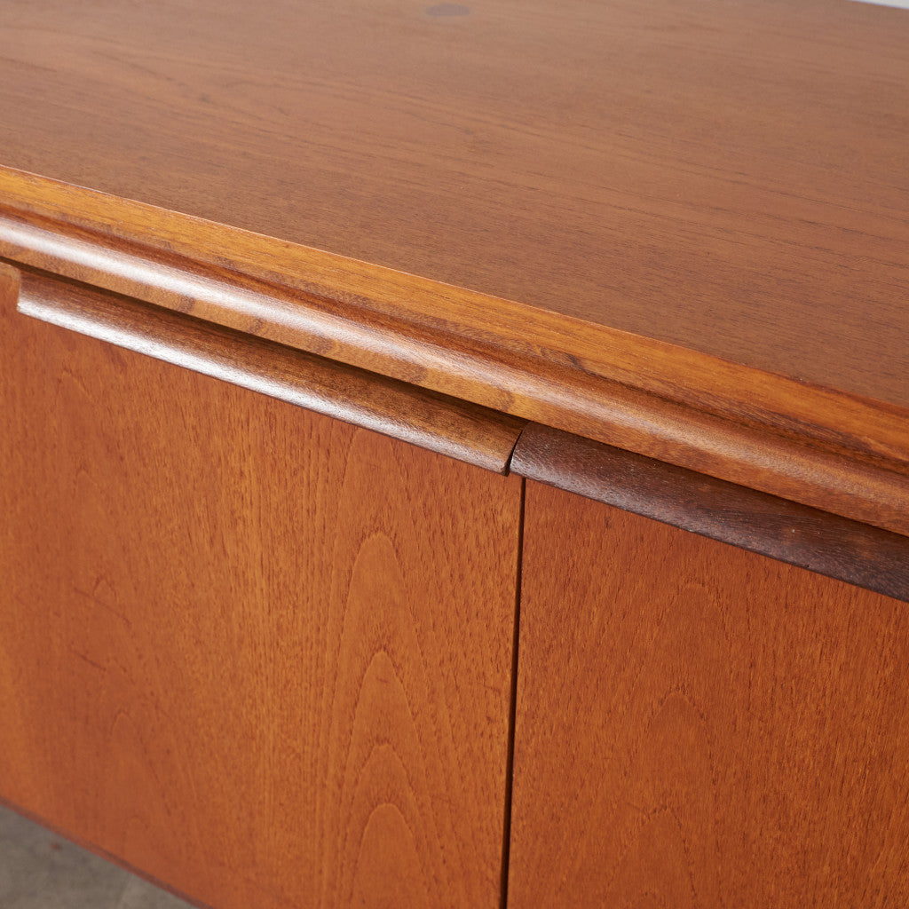 英国ヴィンテージ サイドボード