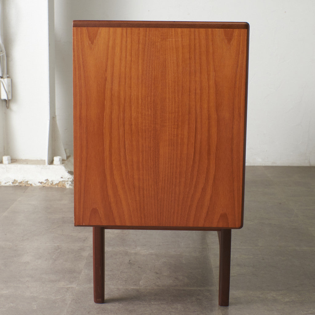 Fresco 脚付きサイドボード (4072)