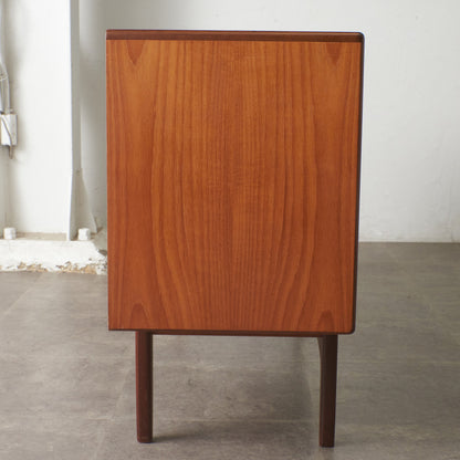 Fresco 脚付きサイドボード (4072)