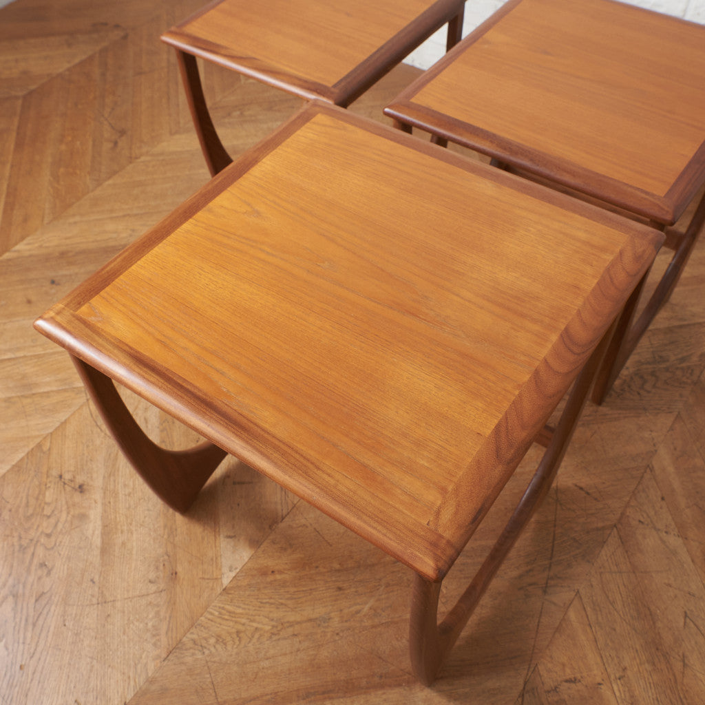 Astro ネストテーブル