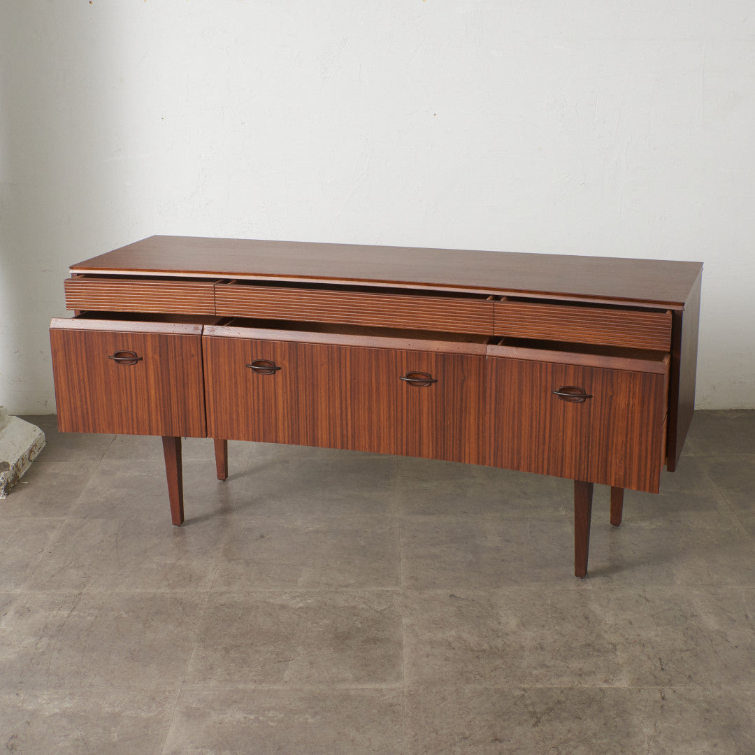 英国ヴィンテージ サイドボード