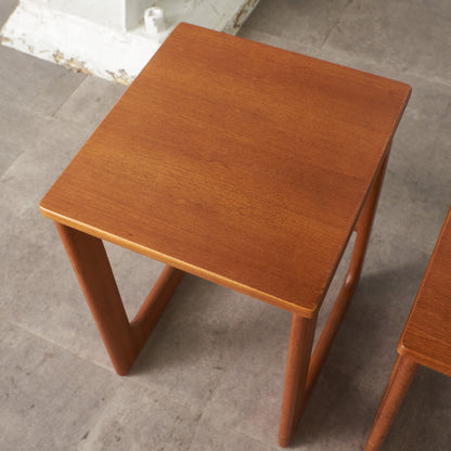 ヴィンテージ 拡張式天板付き ネストテーブル