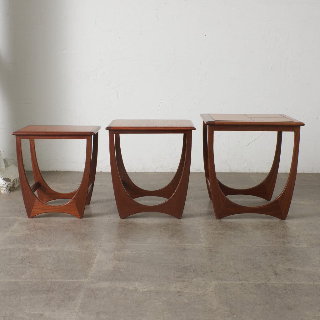 Astro セラミックタイルトップ ネストテーブル