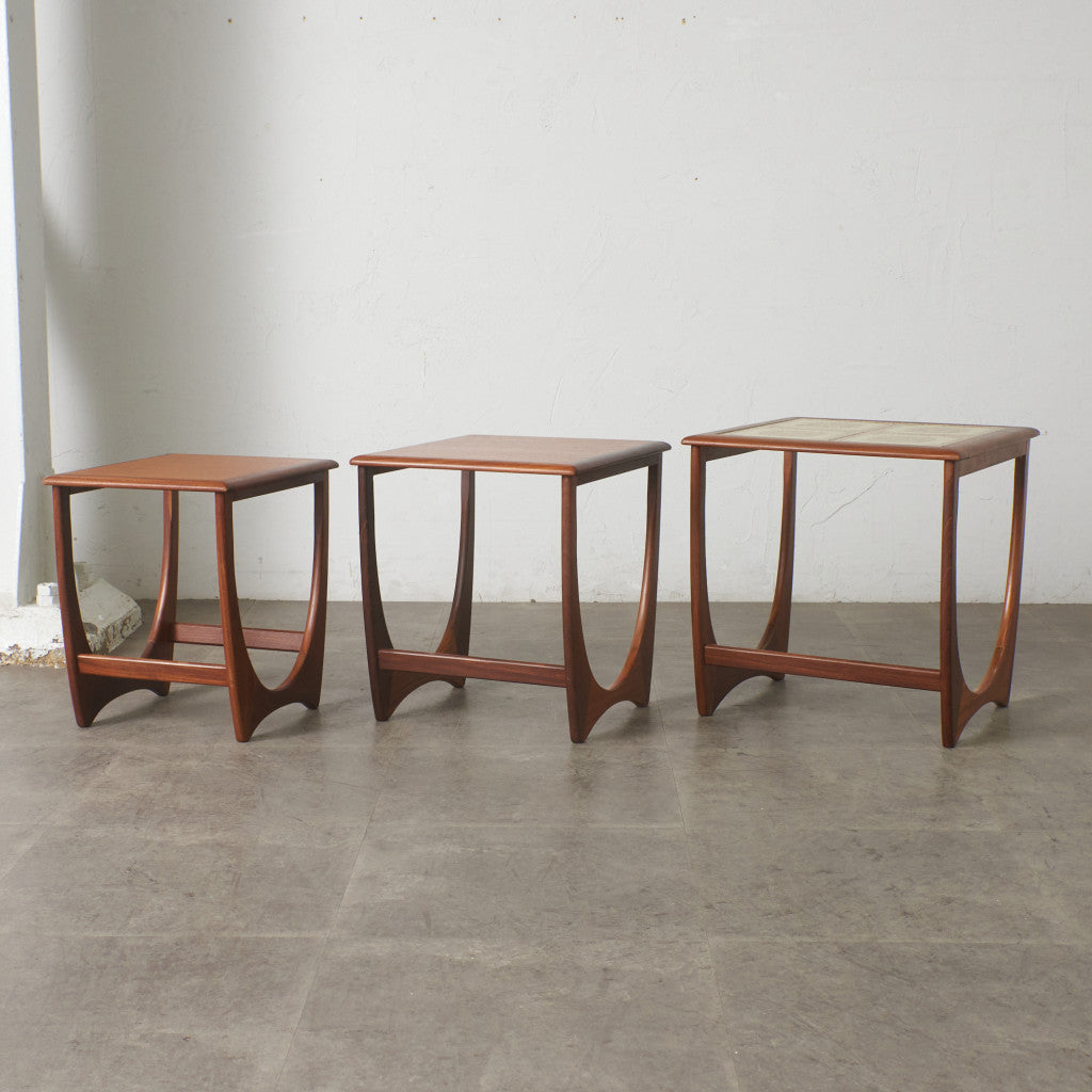 Astro セラミックタイルトップ ネストテーブル