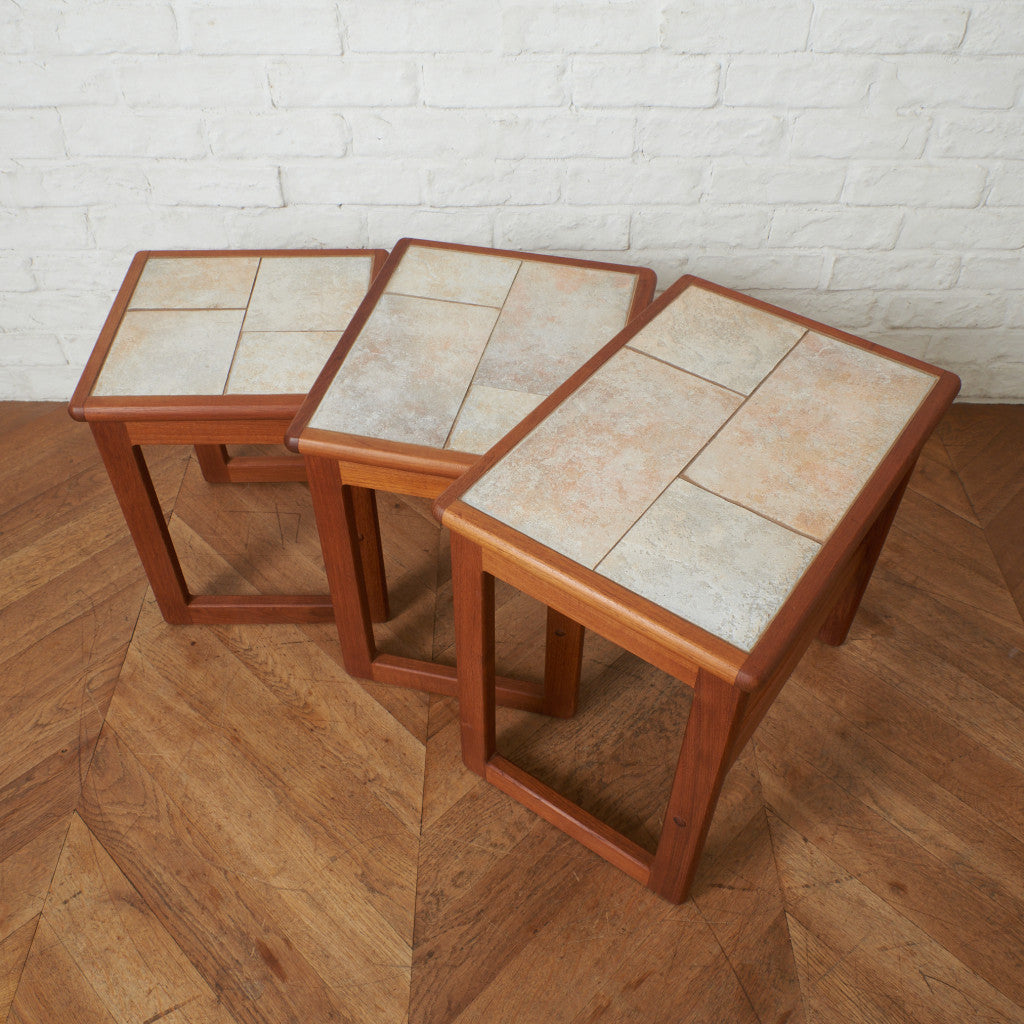 ヴィンテージ タイルトップ ネストテーブル