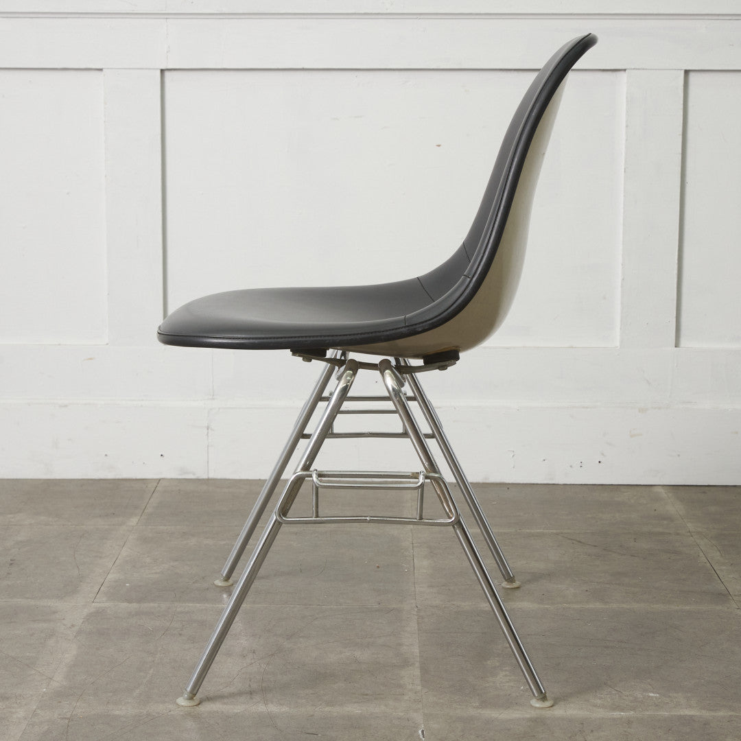 サイドシェルチェア スタッキングベース