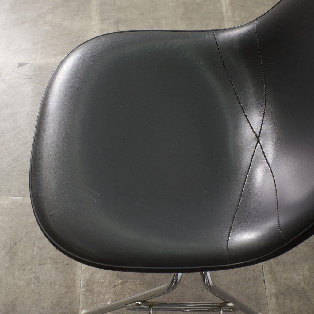 サイドシェルチェア スタッキングベース