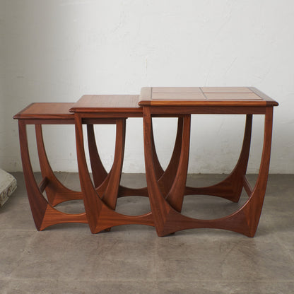 Astro セラミックタイルトップ ネストテーブル